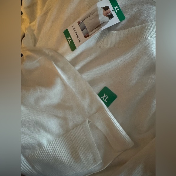 Lucky Brand V neck sweater - Picture 4 of 5